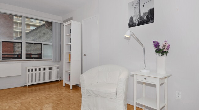 Building Photo - 214 St George St Unit 00805