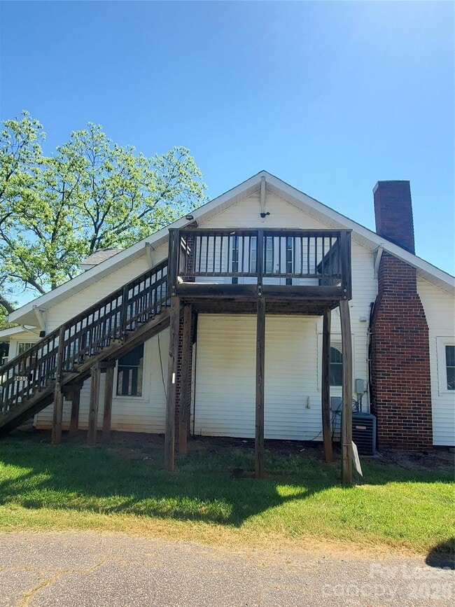 Photo - 1435 Davie Ave