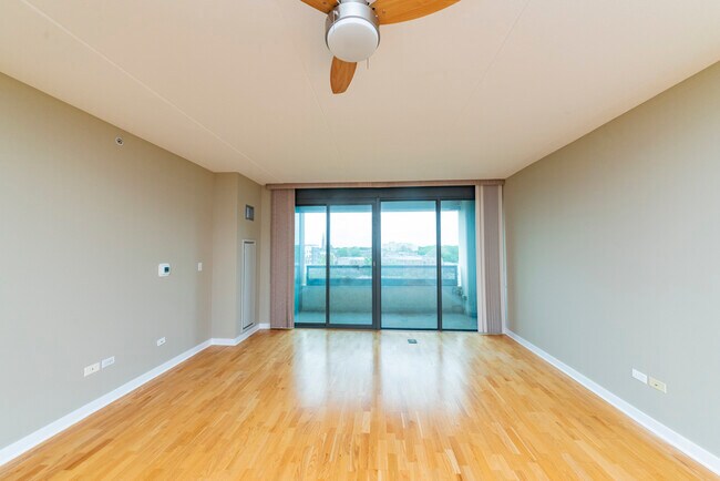 Photo - 900 Chicago Ave Unidad 608