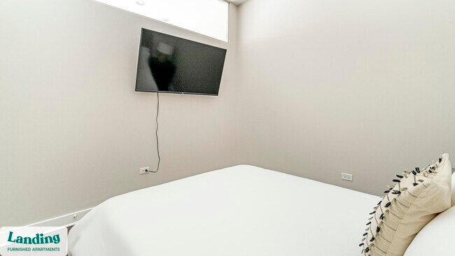 1222 W Madison St Unit 302