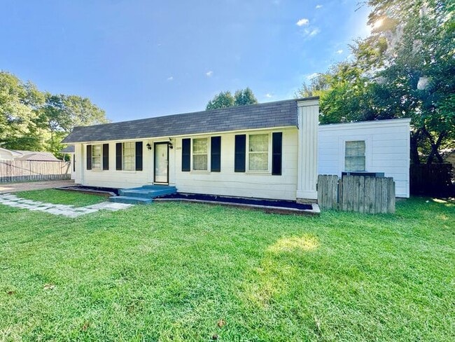 Photo - 1230 Garden Rd