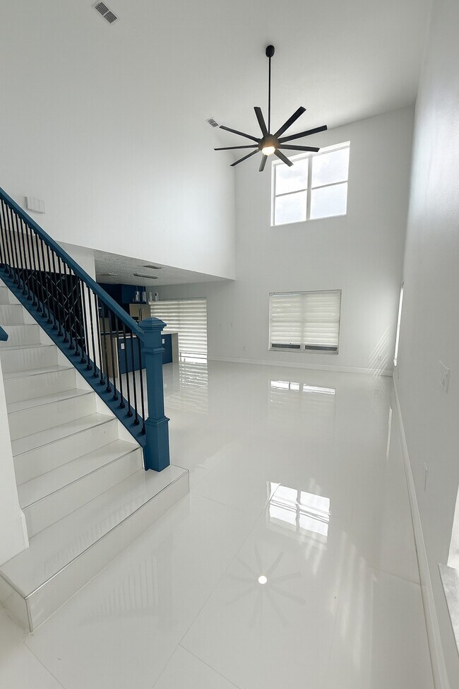 Photo - 209 Southbridge Cir