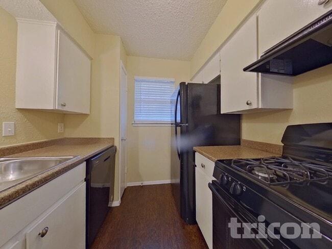 Photo - 1404 E Park Dr