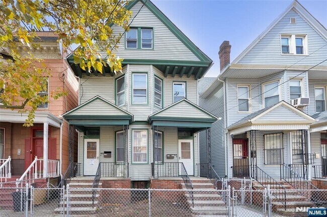 Building Photo - 124 Tuers Ave