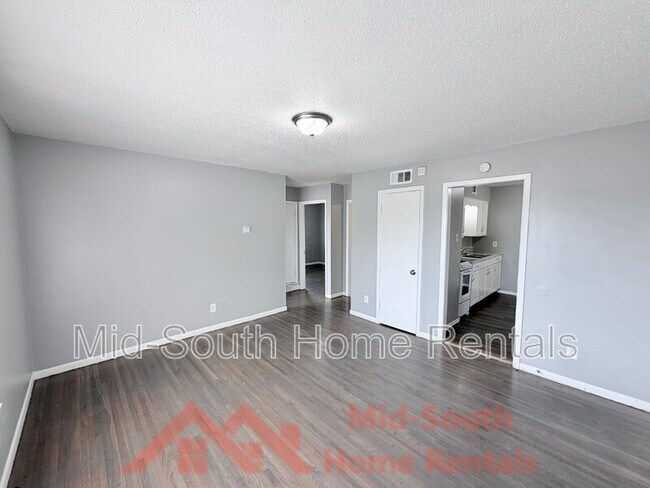 Photo - 3969 Southlawn Ave
