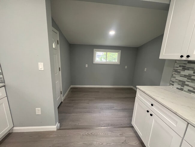 Photo - 680 E Main St