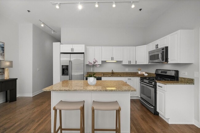 Photo - 2 S Leavitt St Unit 212