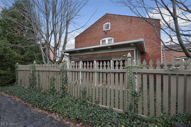 Photo - 19915 Lake Rd Unit b