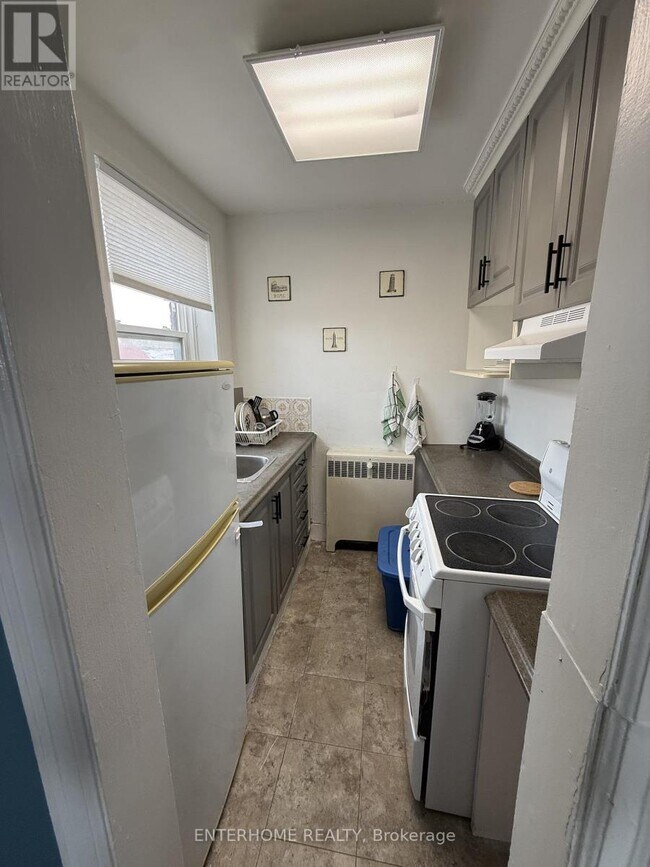 Photo - 51 Queen St E Unit 4