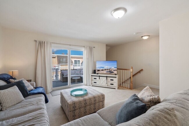 Photo - 128 Ashworth Ave Unit ID1333659P