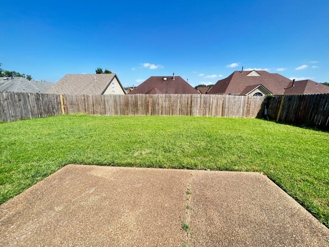 Photo - Cozy home in The Commons neighborhood offering split bedroom floor plan! Back yard is fully fence...