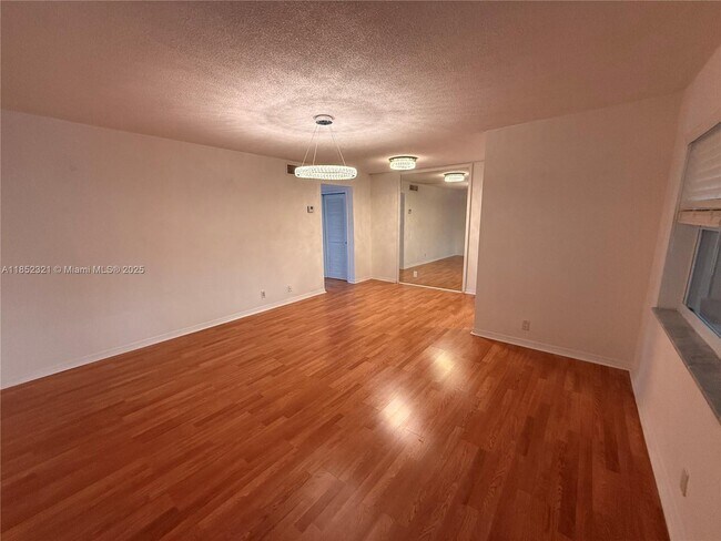 Photo - 1943 Monroe St Unidad 309A