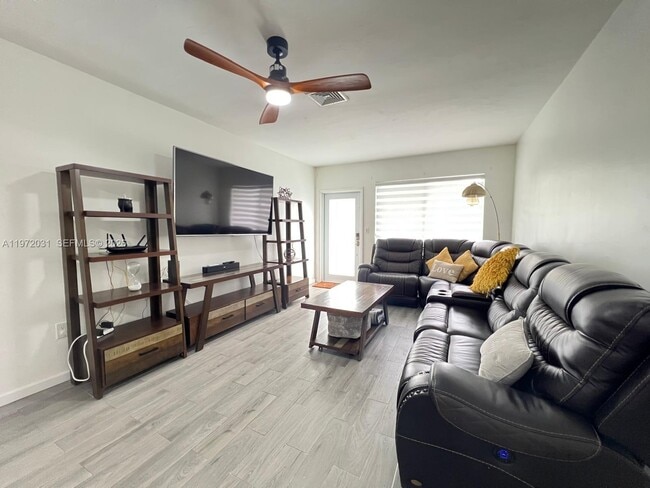 Photo - 1430 NE 149th St