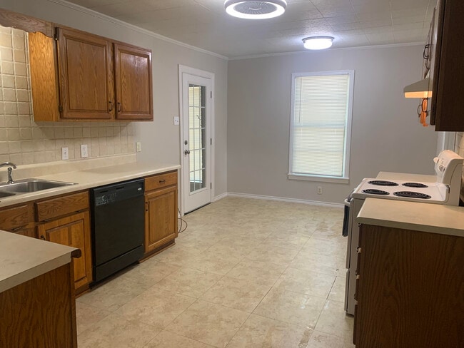 Photo - 3150 Ray Dr W