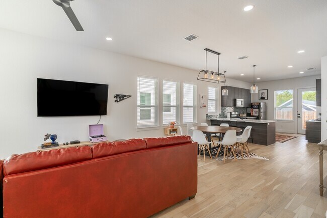 Photo - 719 Eleanor Ave