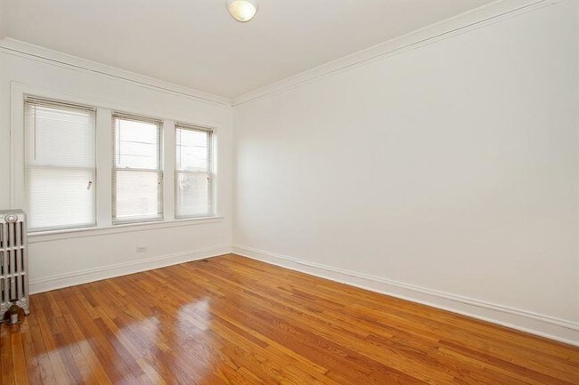 Photo - 7915-19 S Hermitage Ave