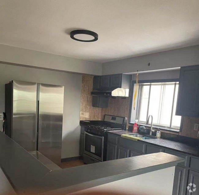 Building Photo - 2354 W 13th St Rental