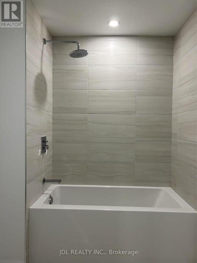 Photo - 285 Dufferin St