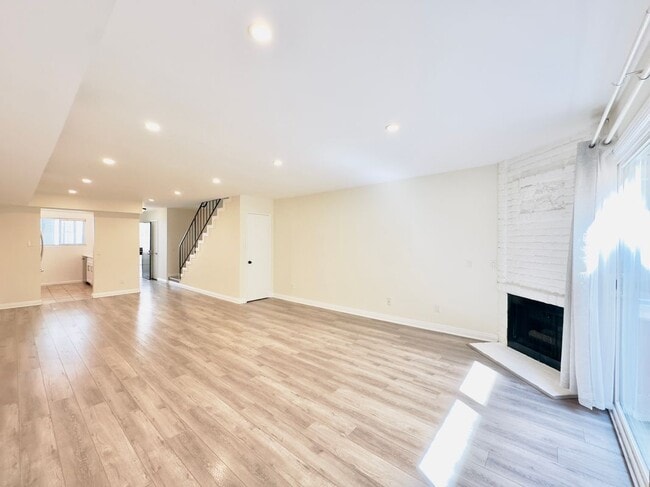 Building Photo - 525 E Verdugo Ave Rental
