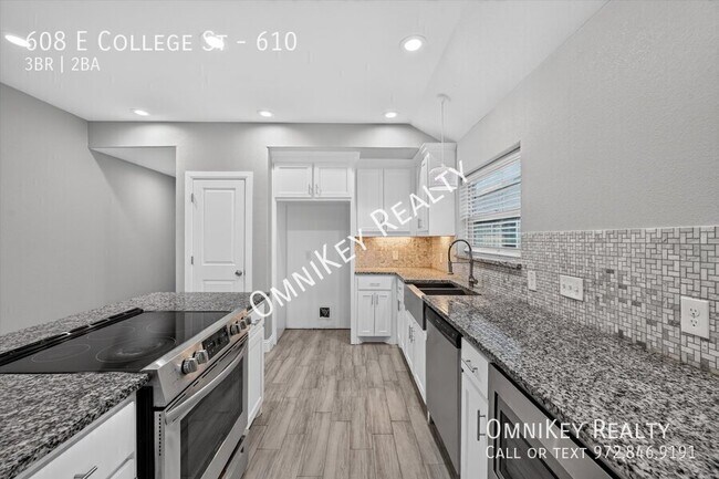 Photo - 608 E College St Unit 610