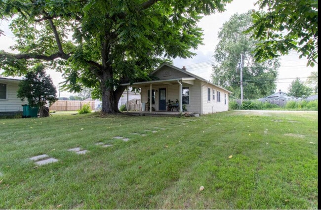 Building Photo - 2022 Lincolnway E Rental