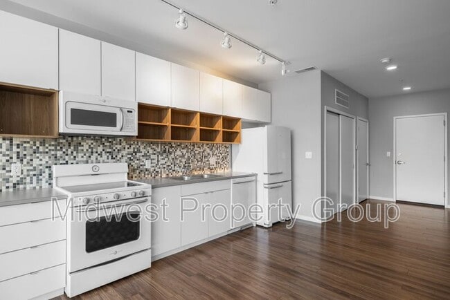 Photo - 4100 Lindell Blvd