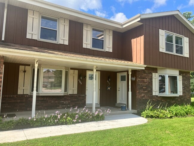 2709 Albany Ct