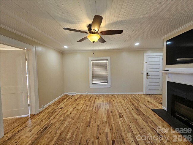 Photo - 208 W Main St