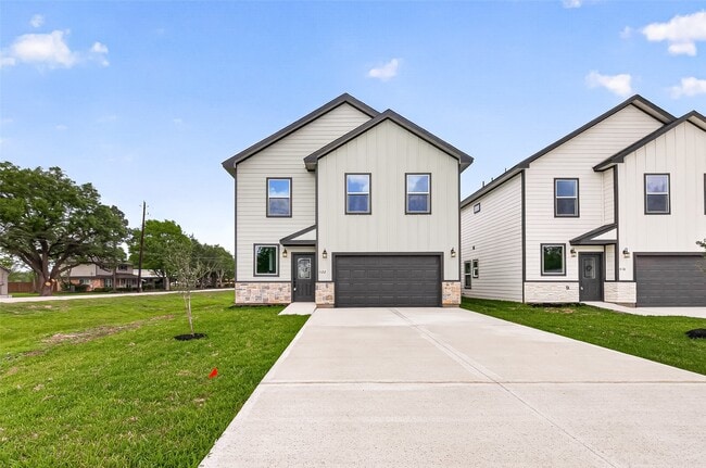 Building Photo - 422 N 4th St