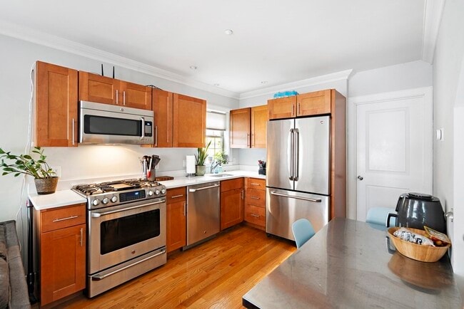Building Photo - 102 D St Unit 1 Rental