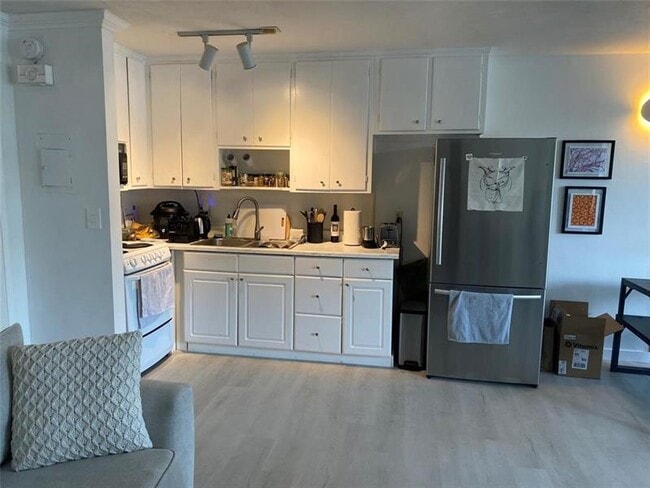 Photo - 901 N Birch Rd Unit 9B