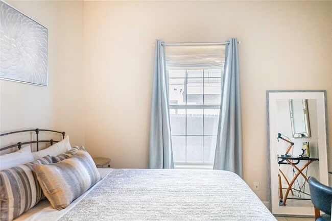 Photo - 212 SE A St Unit 13