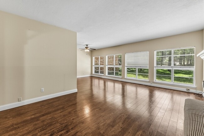 Photo - 401 Woodmont Dr