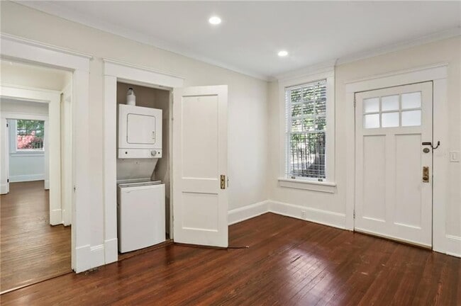 Photo - 385 10th St NE