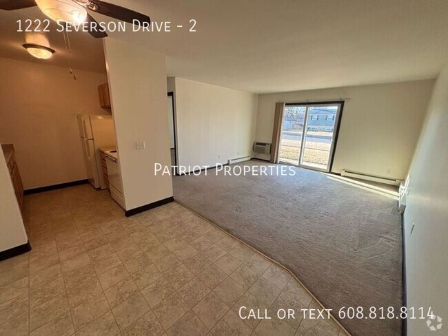 Building Photo - 1 bedroom/ 1 bath apartment in Sun Prairie... Unit 2