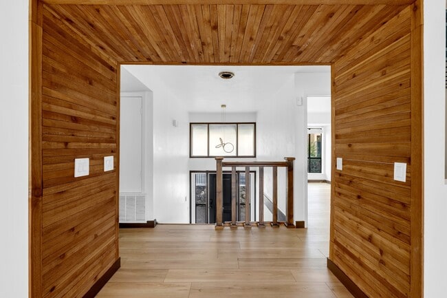 Photo - 402 Hi Stirrup