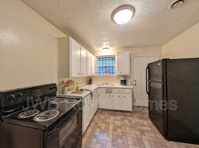 Photo - 1864 W 13th St