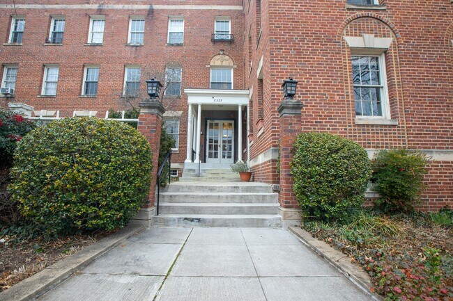 Photo - Amazing 2 BR/1 BA Condo in Georgetown, DC!