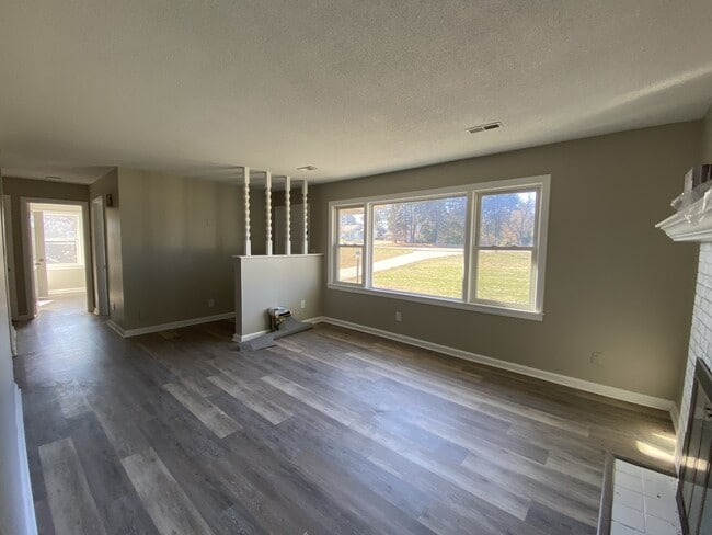 Photo - 2056 Hodgenville Rd