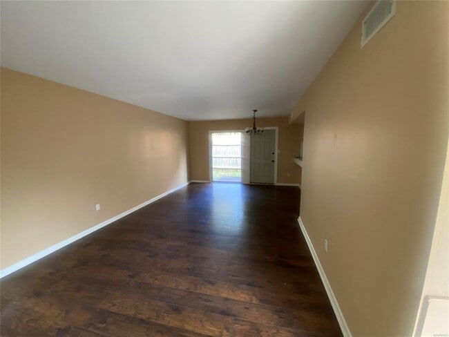 Photo - 2440 Price St