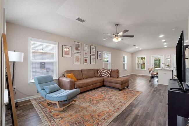 Photo - 952 Mapoles St