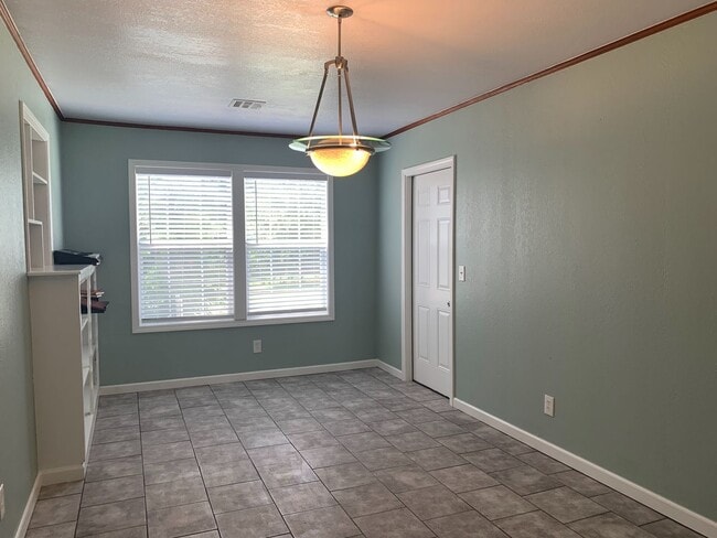 Photo - 1462 N College Ave