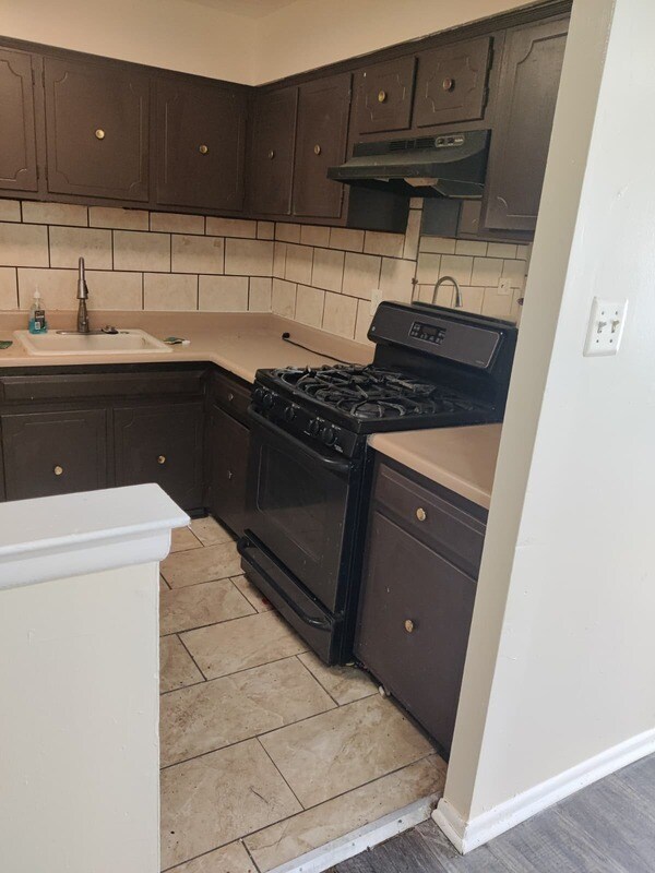 Photo - 2721 S 76th St