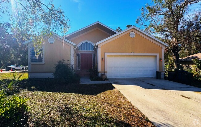 Building Photo - Spacious 3-Bedroom Home in Quiet Neighborhood