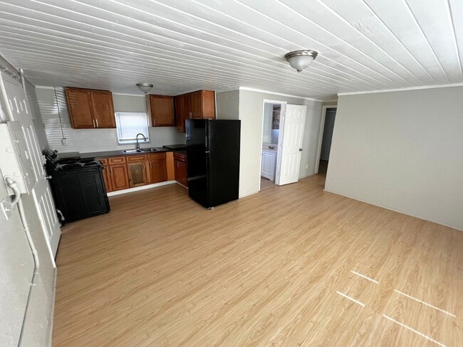 Photo - 8215 Stoner Rd