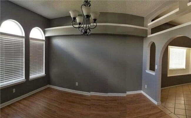 Photo - 305 De Palma Pl