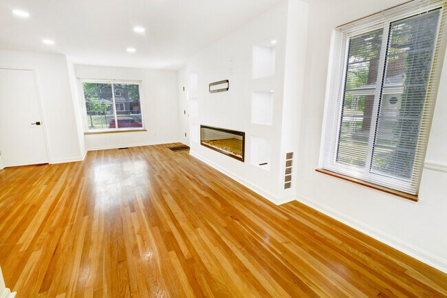 Living/dining room - 1524 Waltham Rd