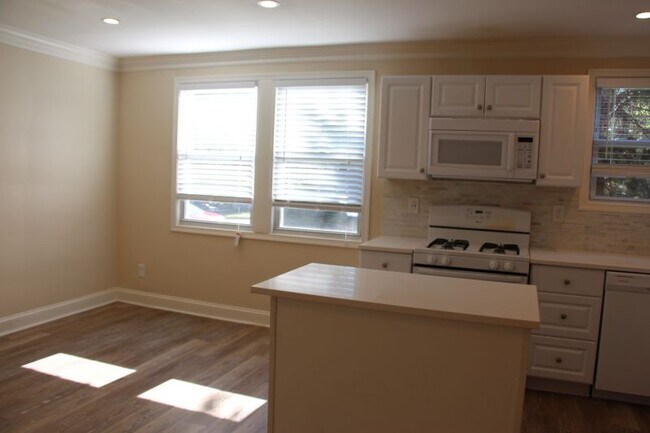 Photo - 726 N Nelson St