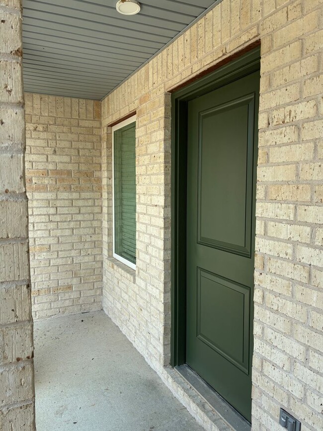 Photo - 1406 Manor Ct
