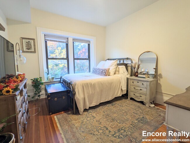 81 Griggs Rd Unit 3